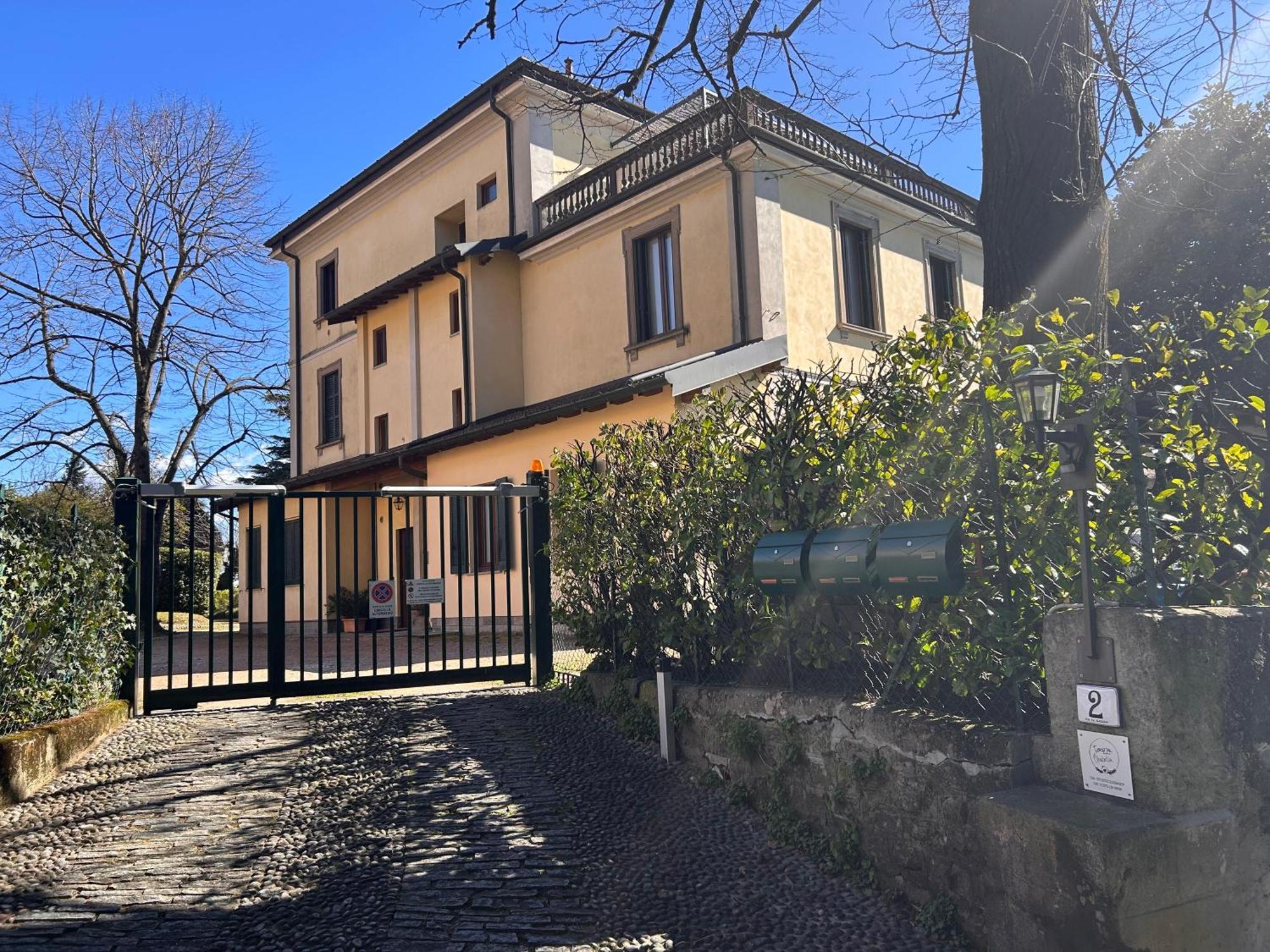 Ferienwohnung Terrazza Mirabella Gavirate Exterior foto